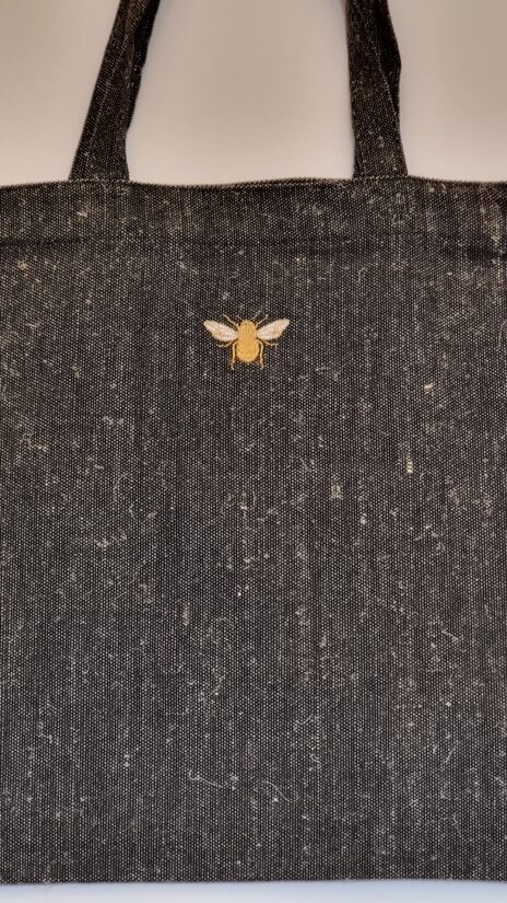 LINA TAŠIŅA  15 AR BITĪTI*  TUMŠS AUDUMS